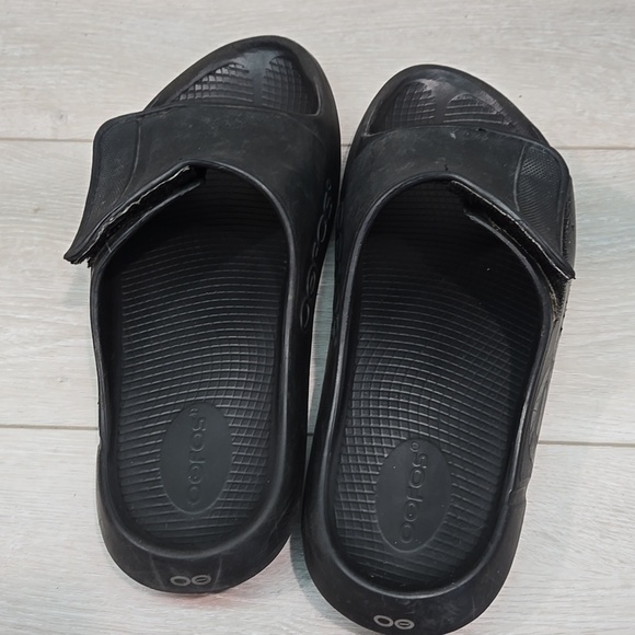Oofos Mens Hook & Loop Black Slide Sandals Shoes Sz 13 main image 10